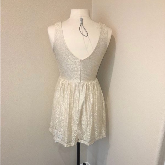 {Vintage} 🍭Gold & White Lace Overlay Mini Dress - Picture 3 of 9